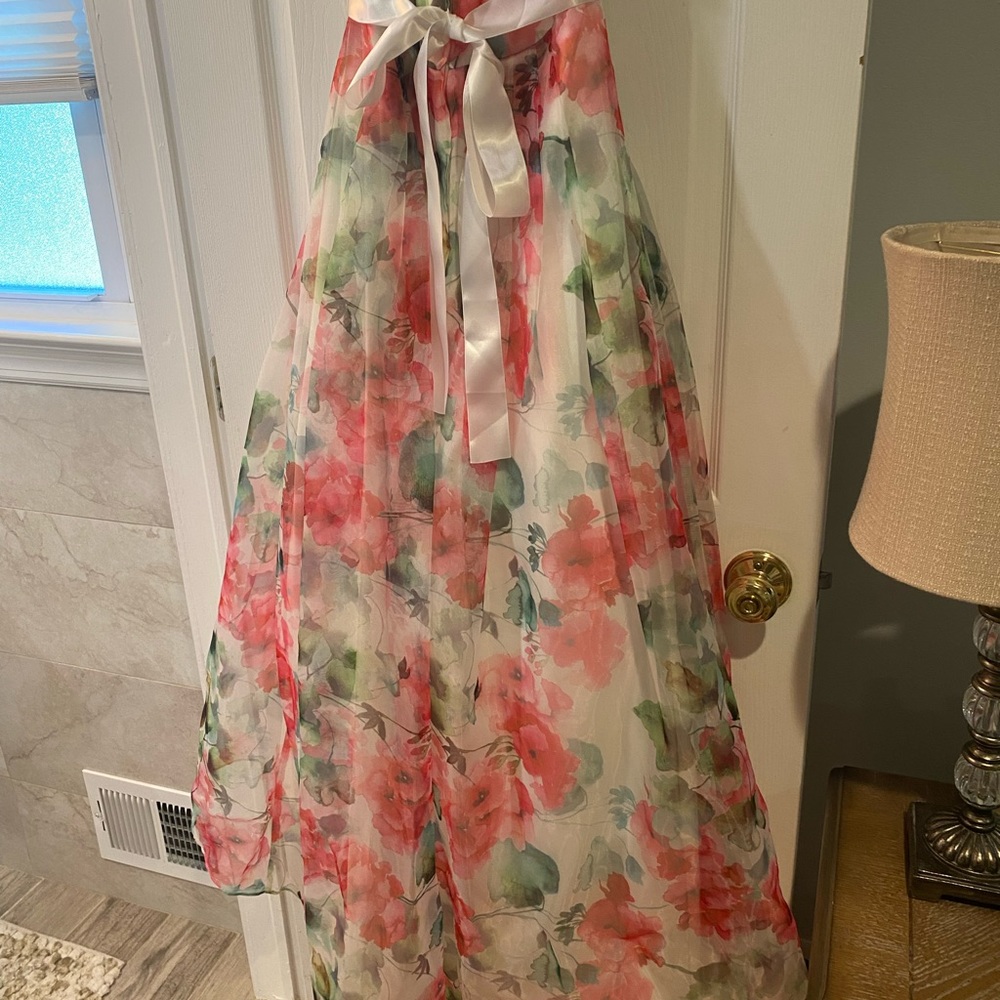 Strapless formal dress